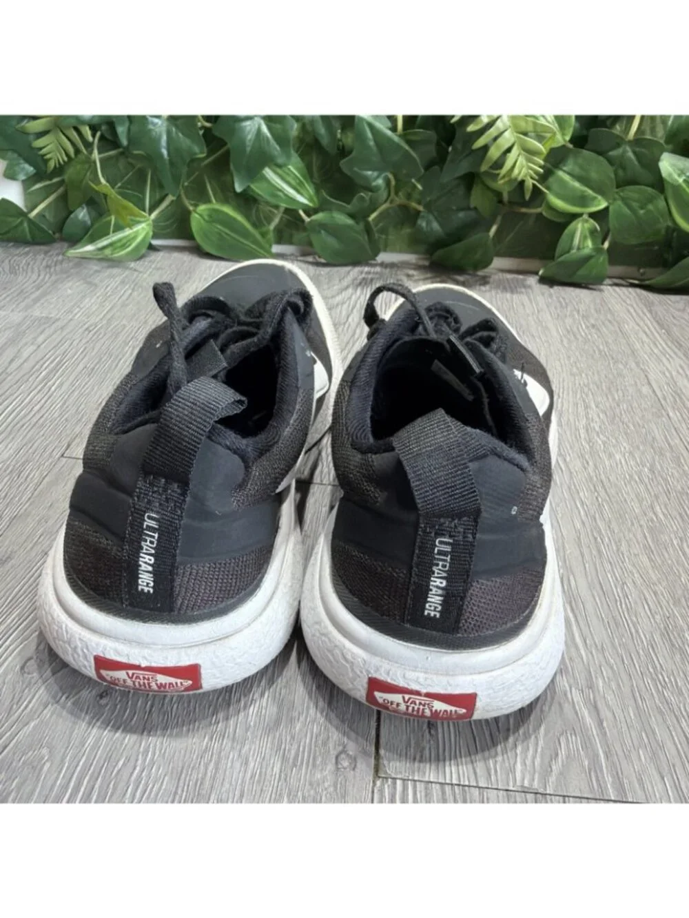 Vans Ultrarange Exo Black White Skate Casual Shoes Sneakers Women Size 8